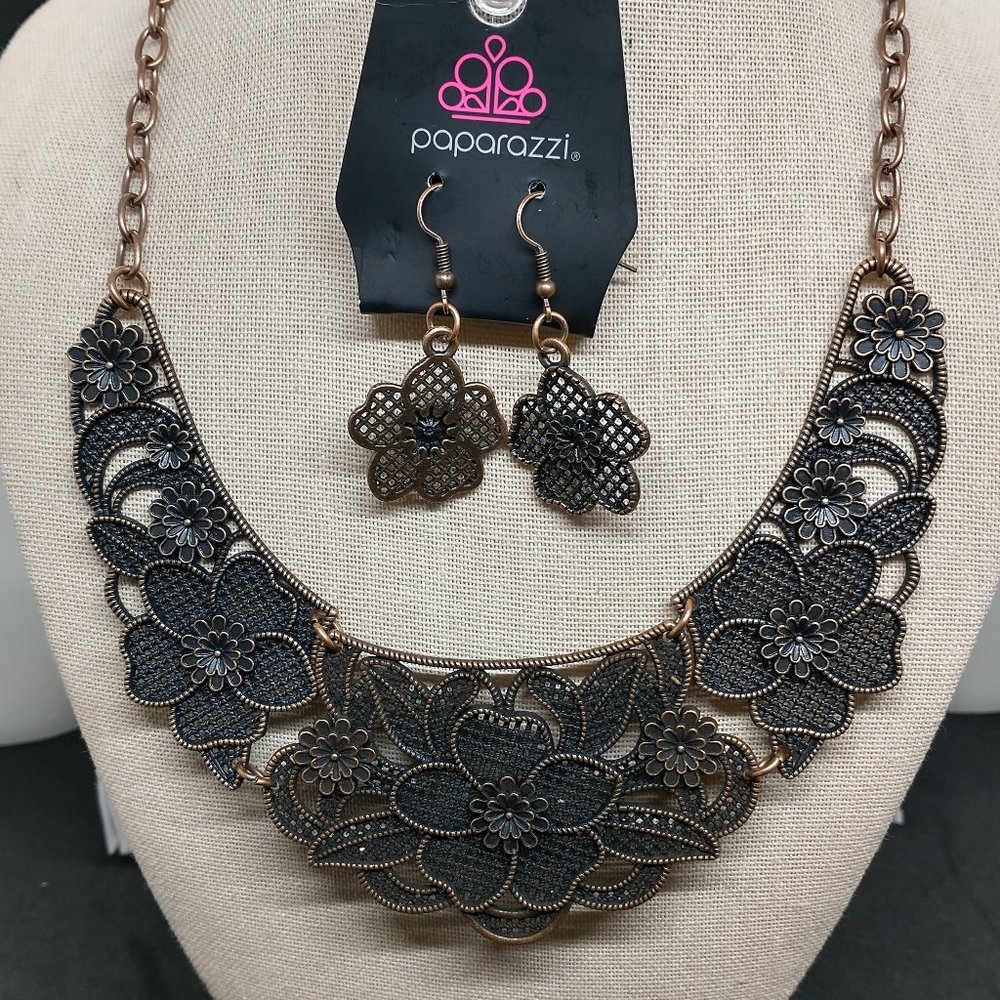 Paparazzi Paradise Statement Necklace and Earrings - PETUNIA